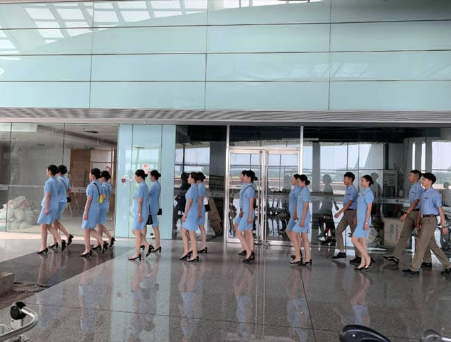 贵州中等职业学校与航空公司签订订单合作班

